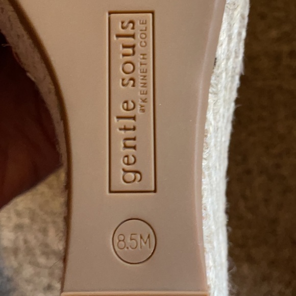 Super cute Gentle Souls wedges. - Picture 7 of 8